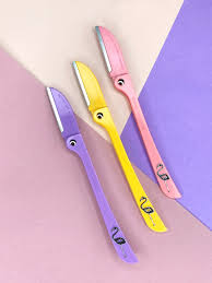 FLAMINGOS SHAVING FEATHER